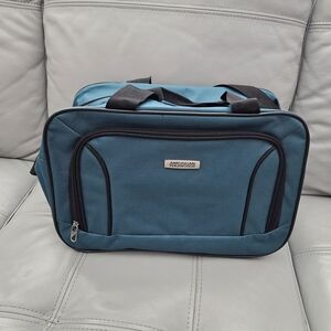 American Tourister Teal Duffel Bag.